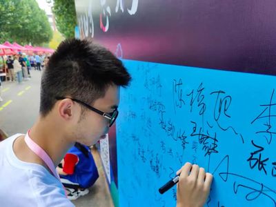 信息學(xué)院圓滿舉辦2021級本科新生迎新工作，科技信息咨詢服務(wù)成亮點(diǎn)